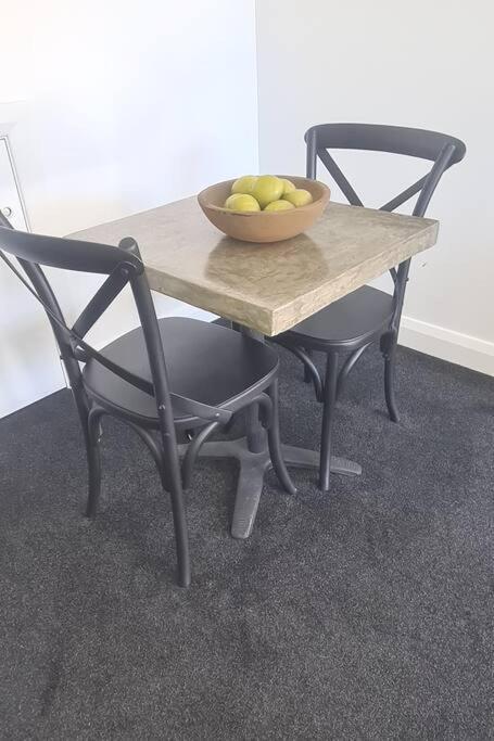 Apartment 1 - Haddin Court - Executive One Bedroom Blenheim Esterno foto