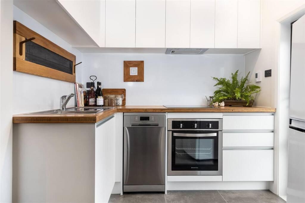 Apartment 1 - Haddin Court - Executive One Bedroom Blenheim Esterno foto