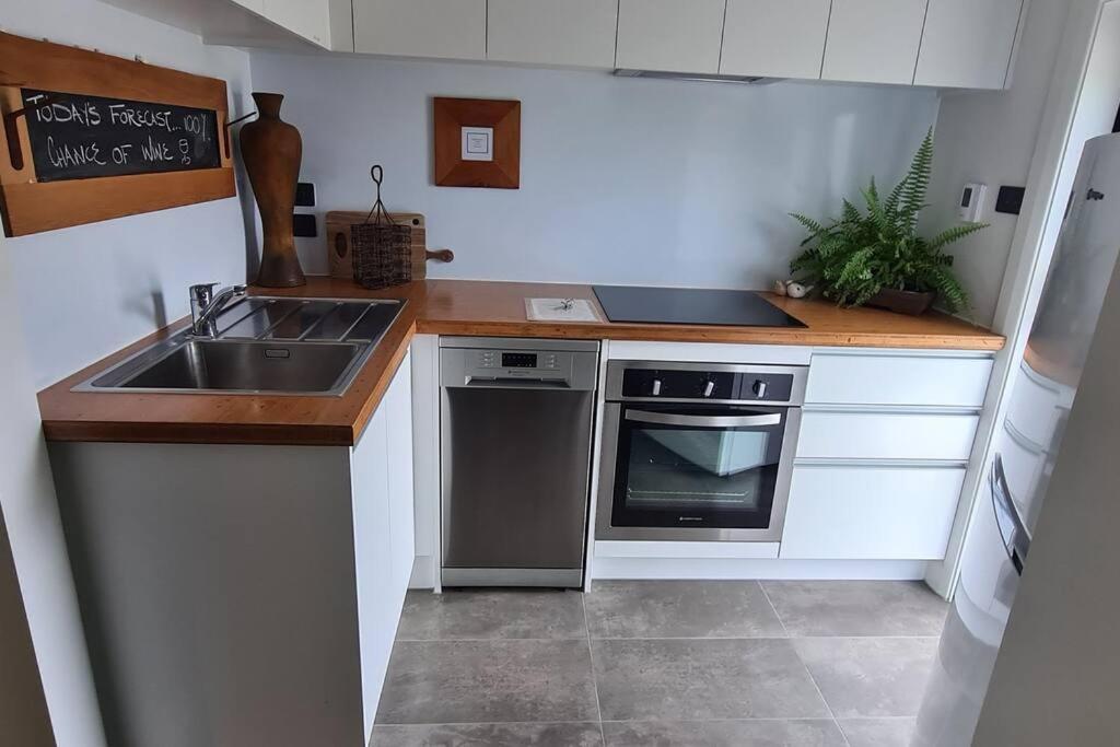Apartment 1 - Haddin Court - Executive One Bedroom Blenheim Esterno foto