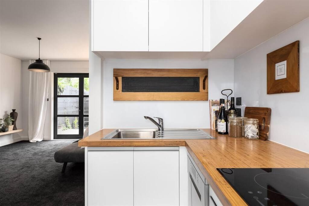 Apartment 1 - Haddin Court - Executive One Bedroom Blenheim Esterno foto